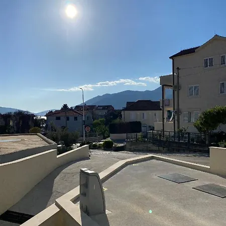 Fides Stylish Apartments Tivat With Pool Exterior foto